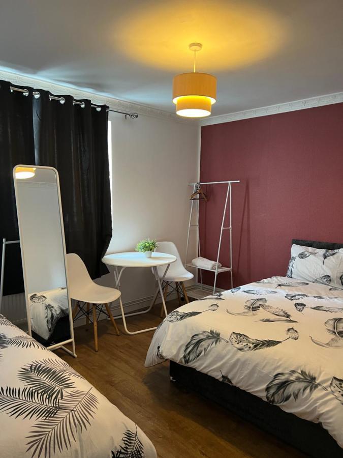 Private Room With Two Beds Near Central Лондон Экстерьер фото