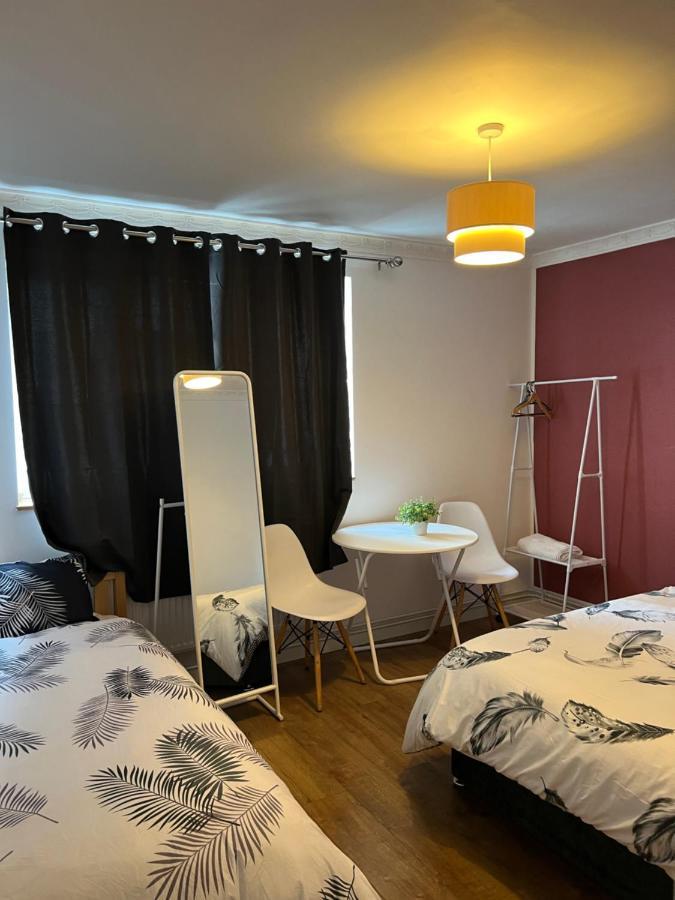 Private Room With Two Beds Near Central Лондон Экстерьер фото